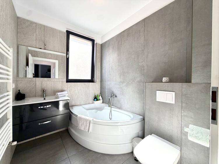 Apartament cu 3 camere decomandat, mobilat în Dumbrăvița