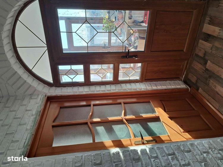 Casă cu 6 camere cu Teren 1500 Mp în Braniștea