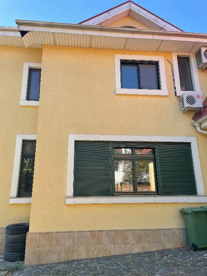 Casă cu 5 camere cu Teren 652 Mp în Sisești