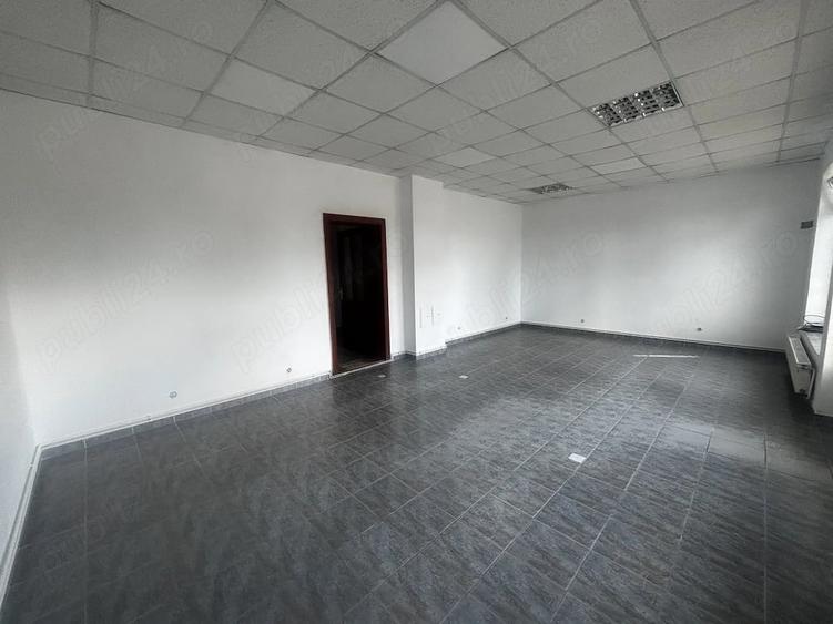 Spațiu comercial, de 81 mp, în Ozun