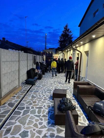 Apartament cu 6 camere decomandat în Exterior Vest