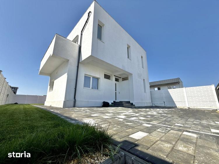 Casă cu 5 camere cu Teren 250 Mp în Central