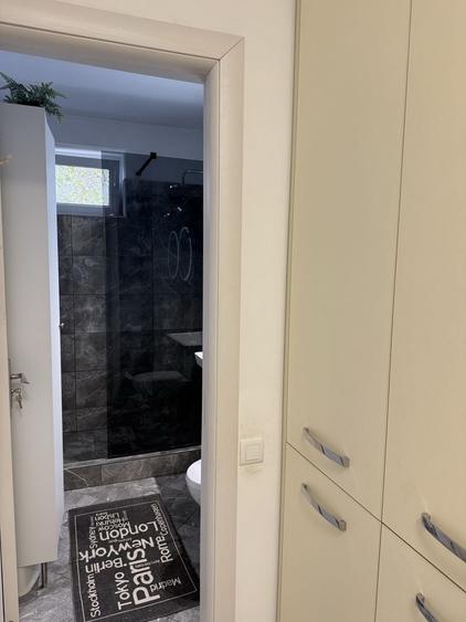 Apartament cu 3 camere decomandat în Faleza Nord