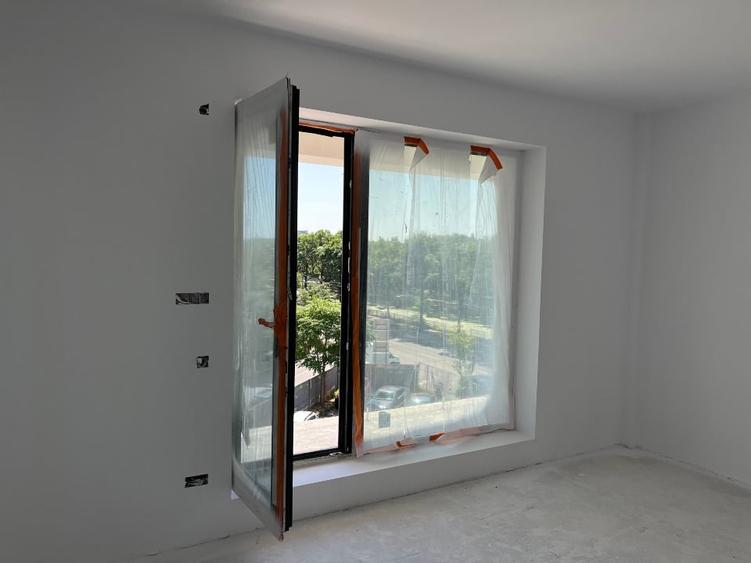 Apartament cu 3 camere decomandat în Mihai Bravu