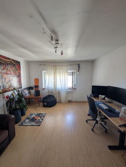 Apartament cu 3 camere decomandat, mobilat în Drumul Sării