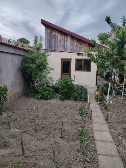 Casă cu 2 camere cu Teren 266 Mp în Republicii