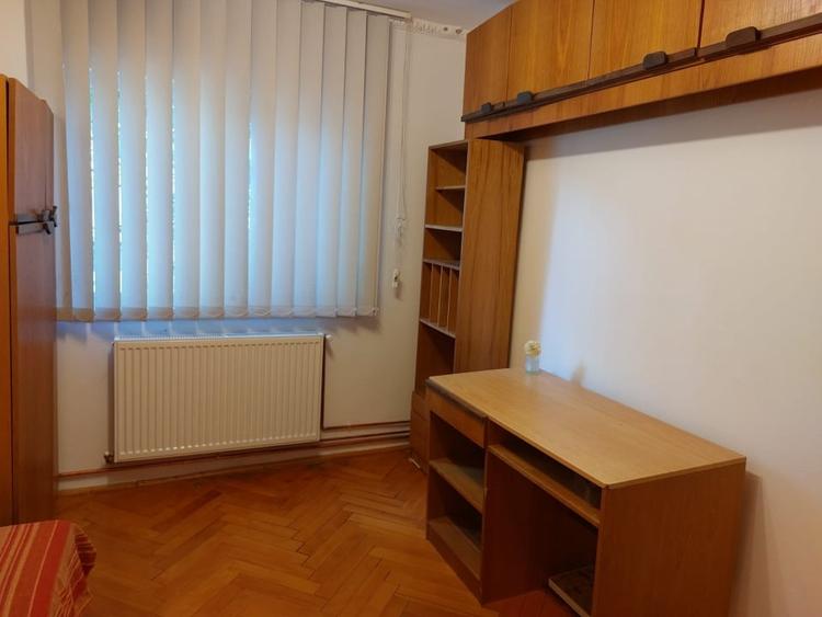 Apartament cu 3 camere decomandat, mobilat în Girocului