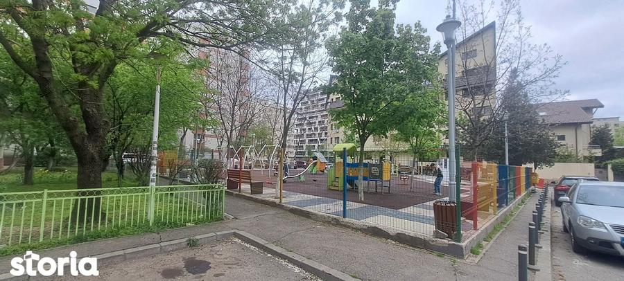 Apartament cu 3 camere decomandat, mobilat în Rahova