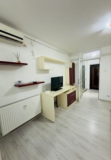 Garsonieră decomandată în Vitan