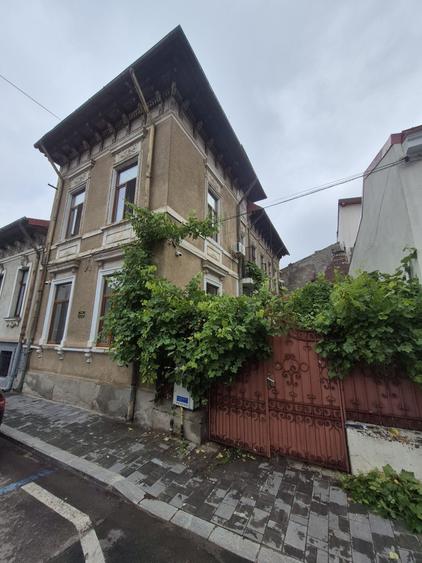 Casă cu 4 camere în Armeneasca