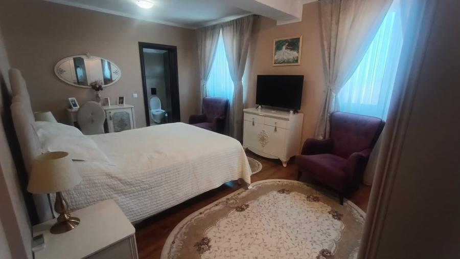 Casă individuală cu 4 camere cu Canalizare în Cârcea