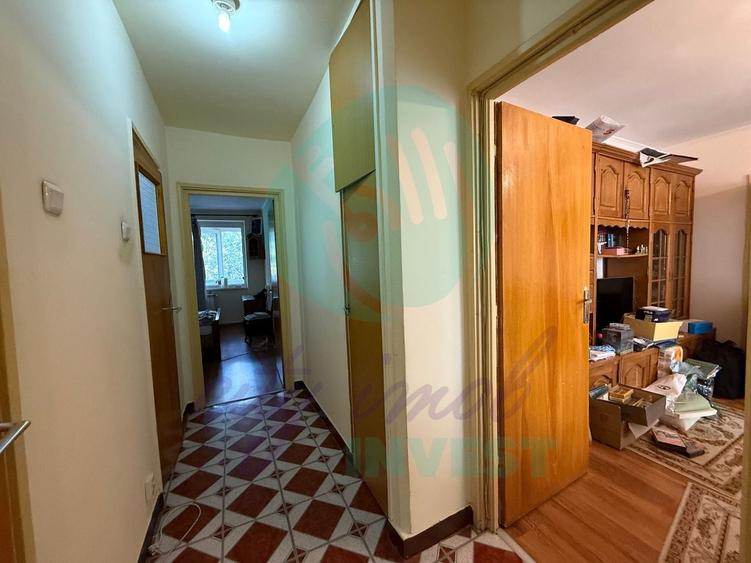 Apartament cu 3 camere semidecomandat în Vatra Luminoasă