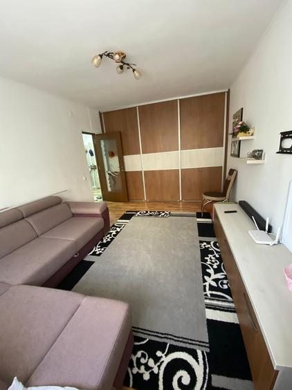 Apartament cu 3 camere decomandat în Craiter