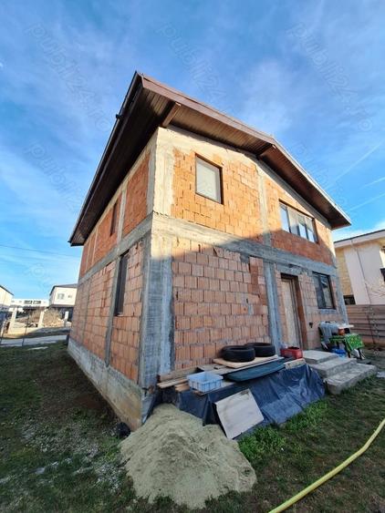 Casă cu 3 camere în Tunari