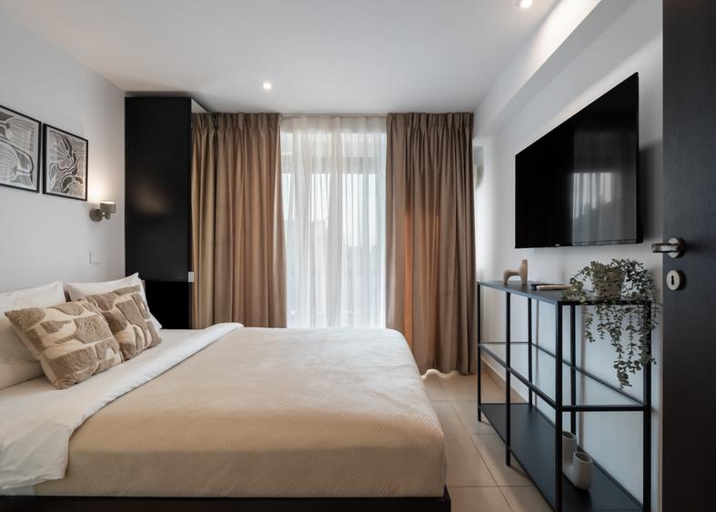 Apartament cu 3 camere semidecomandat în Universitate