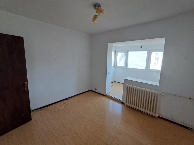 Apartament cu 4 camere în Colentina