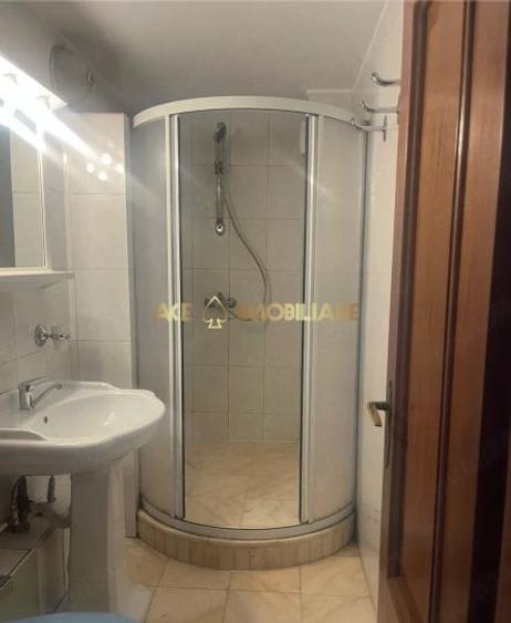 Apartament cu 4 camere decomandat, mobilat în Progresul