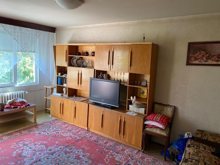Apartament cu 3 camere decomandat în Drumul Taberei
