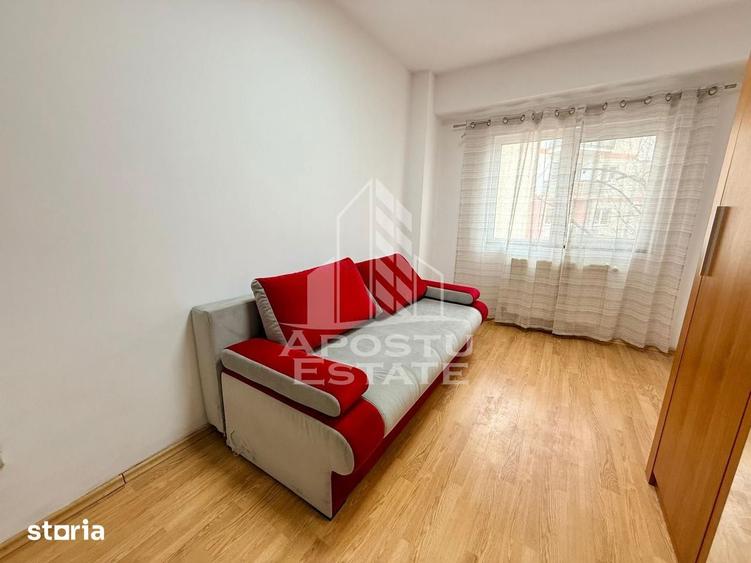 Apartament cu 4 camere, mobilat în Soarelui