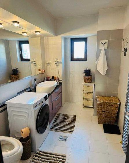 Apartament cu 4 camere decomandat, mobilat în Palat