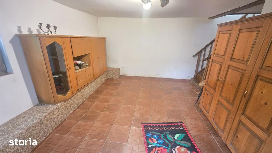 Casă cu 4 camere cu Teren 856 Mp în Central