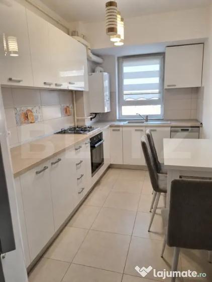 Apartament cu 5 camere decomandat în Central