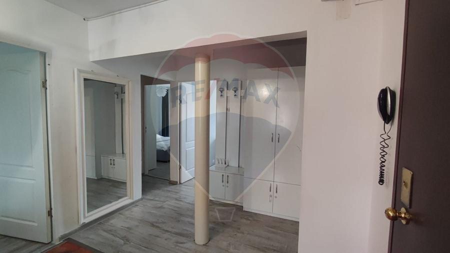 Apartament cu 3 camere decomandat, mobilat în Calea Aradului