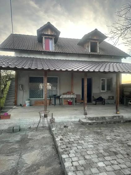 Casă cu Teren 1552 Mp în Central