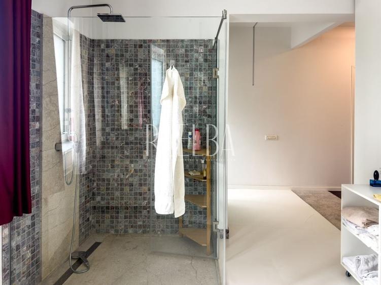 Apartament cu 4 camere semidecomandat, mobilat în Primăverii