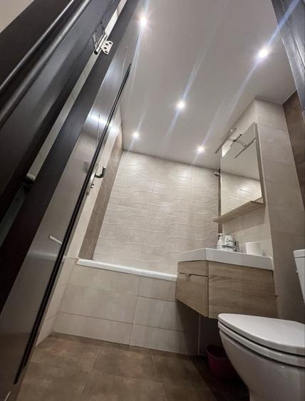 Apartament cu 3 camere semidecomandat în Dărmănești
