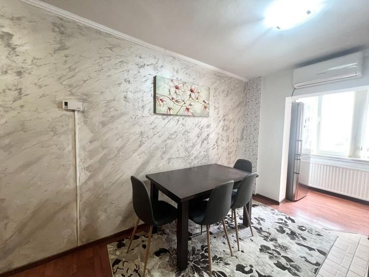 Apartament cu 3 camere decomandat în Nicolina