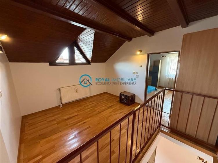 Casă individuală cu 7 camere cu Canalizare în Cioceanu