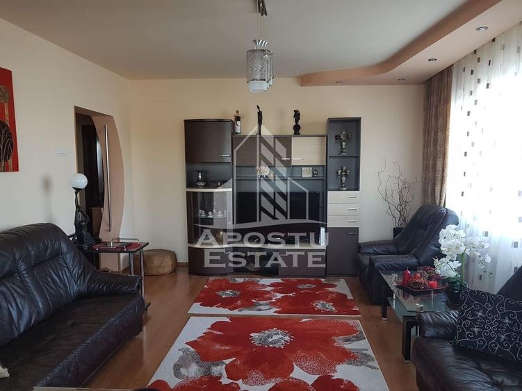 Apartament cu 3 camere decomandat, mobilat în Tipografilor