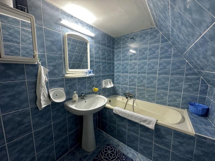 Casă individuală cu 7 camere cu Canalizare în Sânmartin