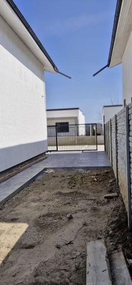 Casă individuală cu 4 camere cu Canalizare în Vârteju