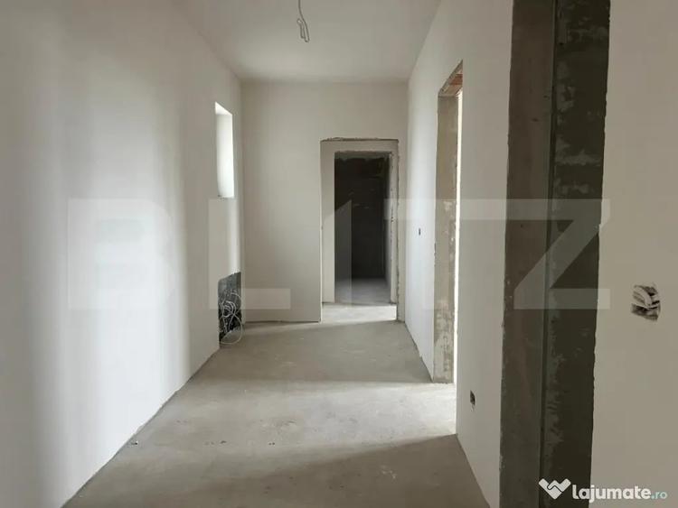 Apartament cu 3 camere semidecomandat în Soarelui