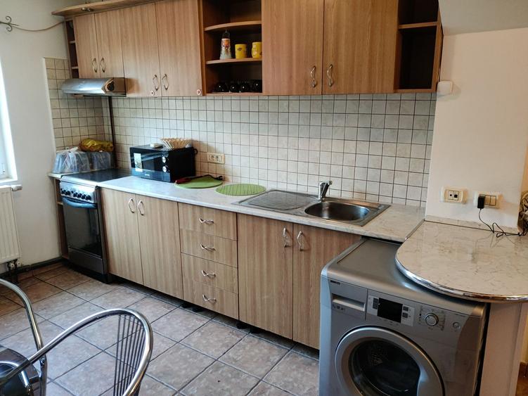 Apartament cu 4 camere decomandat, mobilat în Aradului