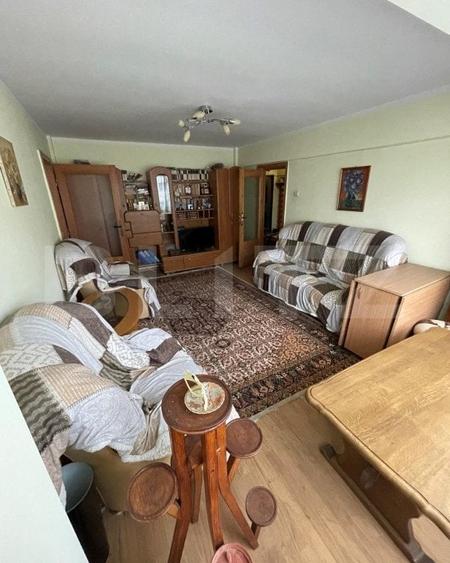 Apartament cu 4 camere semidecomandat, mobilat în Fălticeni