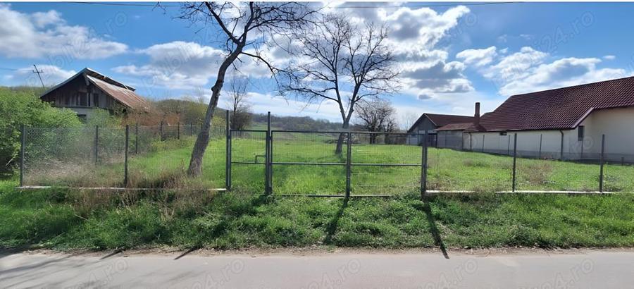 Teren de 4400 mp, în Tigveni