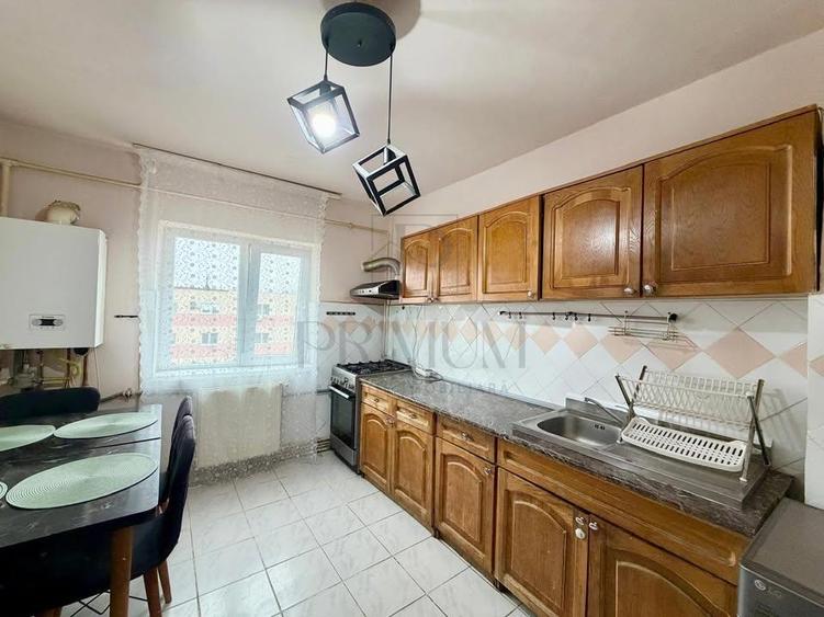 Apartament cu 3 camere decomandat, mobilat în Lipovei