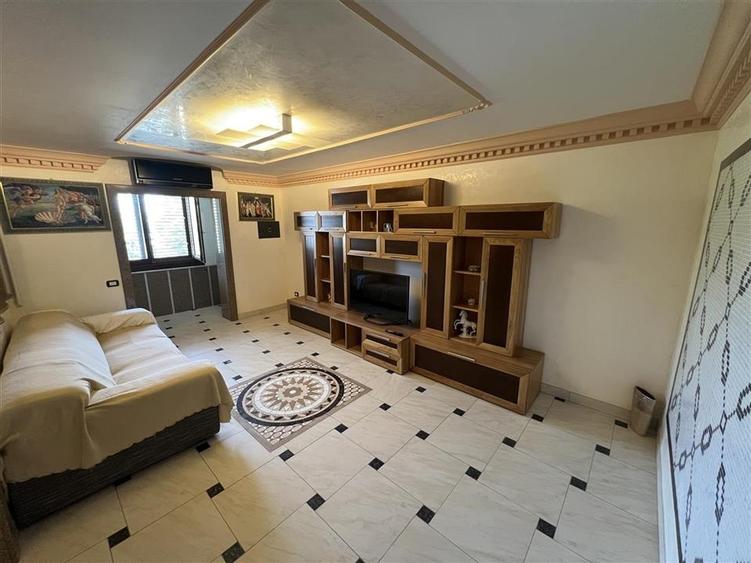 Apartament cu 3 camere decomandat, mobilat în Est
