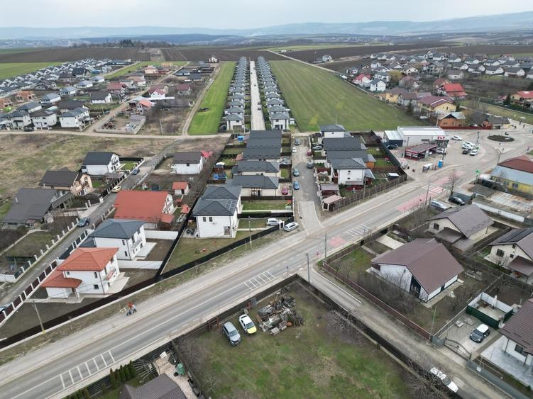 Casă individuală cu 4 camere cu Canalizare în Miroslava