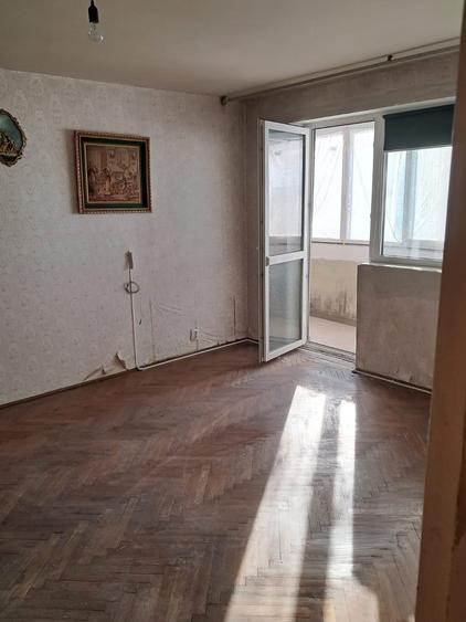 Apartament cu 3 camere semidecomandat în Drumul Taberei — fotografia 3
