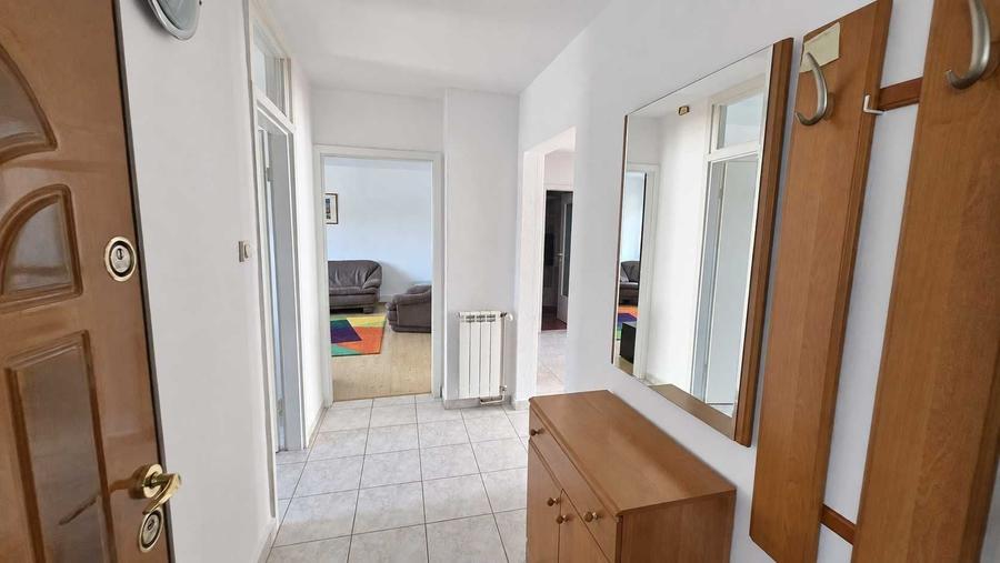 Apartament cu 3 camere decomandat în Central
