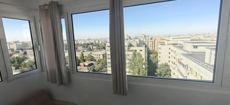 Apartament cu 4 camere semidecomandat în Iancului