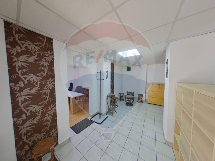 Birou, de 63.520000457764 mp, în Central