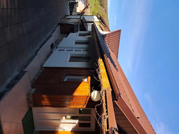 Casă cu Teren 4470 Mp în Vâlcele