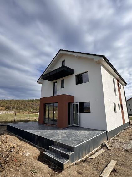 Casă cu 4 camere în Central