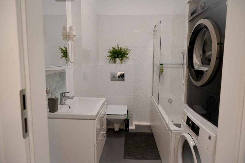Apartament cu 3 camere decomandat, mobilat în Take Ionescu