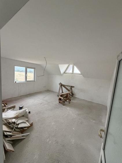 Casă cu 4 camere în Gura Vitioarei